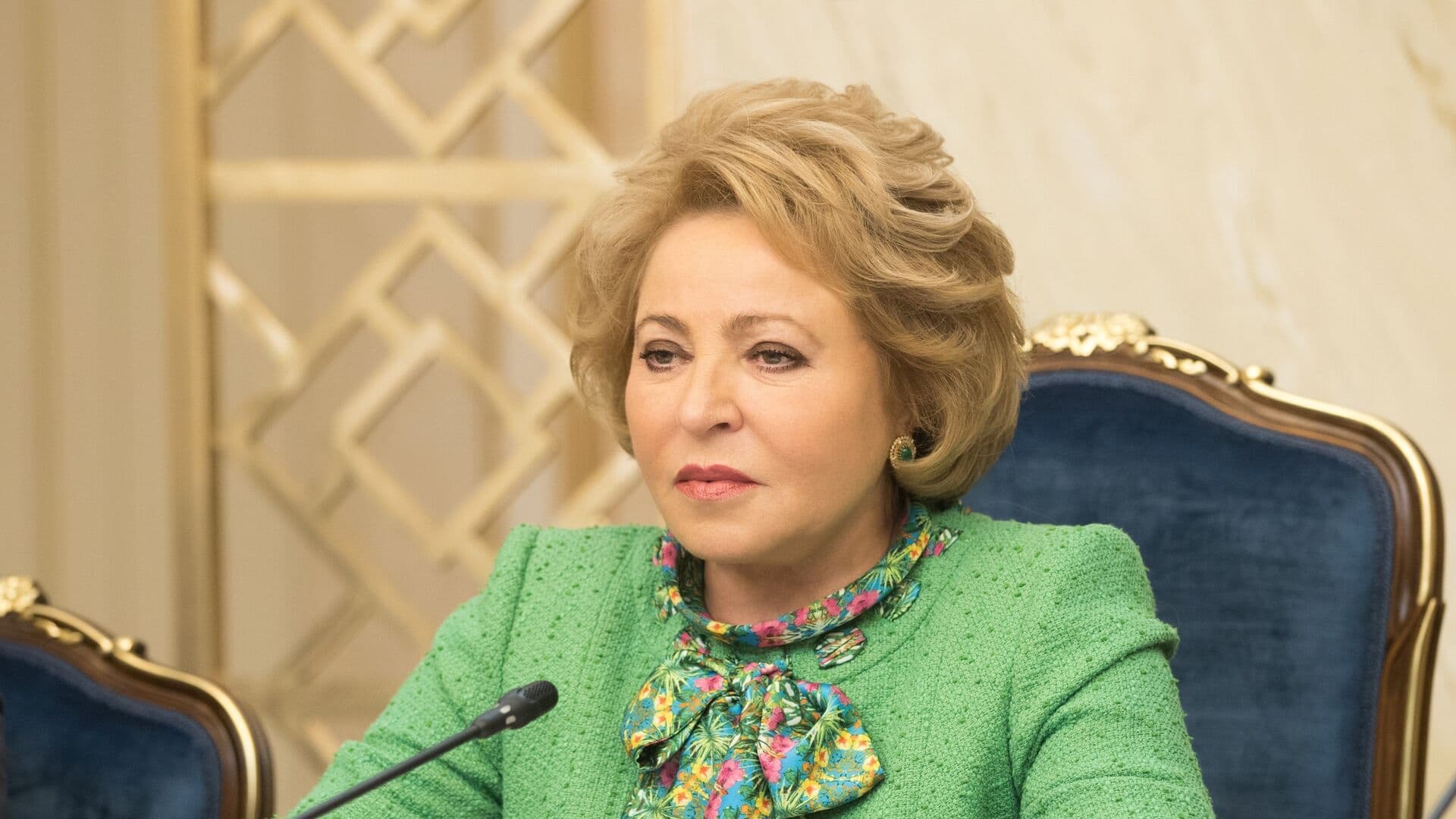 Бабушка уходит на пенсию