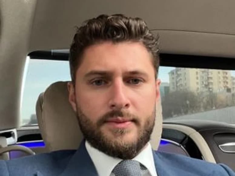 Илья Петров сбежал от правосудия